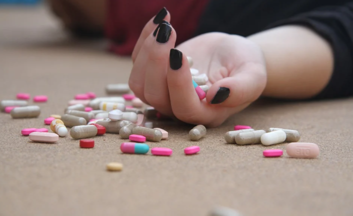 Essential Tips to Help Your Family Member Through a Drug Addiction